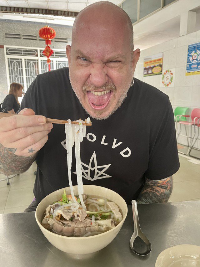 Ông Jordy Trachtenberg cho biết, không chỉ là Fan của món phở mà ông còn là Fan cứng của các món ăn khác trên đường phố Việt Nam (Ảnh: NVCC)