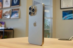 Thời trang Hi-tech - Cộng đồng mạng than trời vì lỗi mới trên iPhone 15