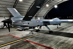 Media - UAV lợi hại của Thổ Nhĩ Kỳ mang 200 kg vũ khí, trang bị nhiều loại tên lửa