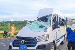 Tin tức trong ngày - Vụ ô tô tải đấu đầu xe khách: Nghẹt thở vì tiếng kêu cứu thất thanh