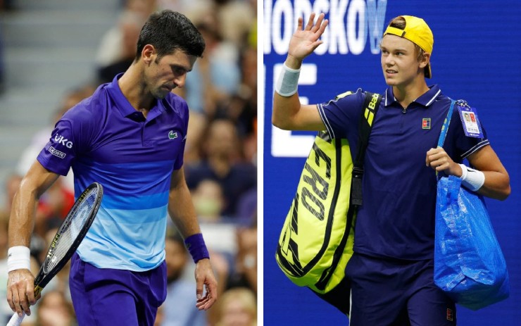 Djokovic (trái) nói đùa rằng Rune (bên phải) đã "trộm" phòng thay đồ của anh
