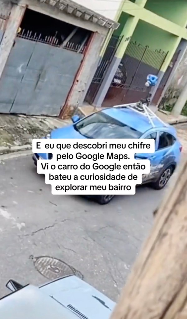 Juliana Lima thấy một chiếc ô tô của Google đi ngang qua nhà cô để chụp ảnh cho dịch vụ Chế độ xem phố của Google.