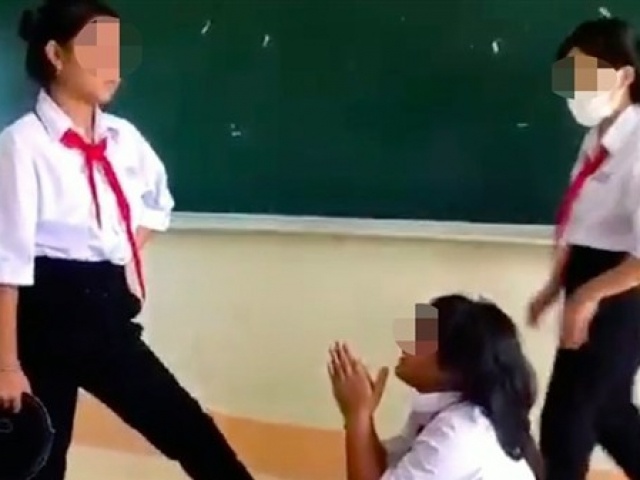 Pháp luật - Nhìn không "ưa mắt", một nữ sinh bị bạn cùng lớp đánh tới tấp