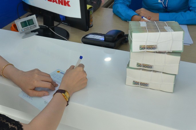 Hơn 1 tháng sau khi Thông tư 06 có hiệu lực, rất ít khách hàng được vay vốn để trả nợ ngân hàng khác. Ảnh: TẤN THẠNH