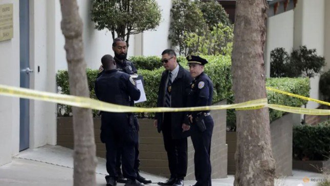 Cảnh sát làm nhiệm vụ ở hiện trường vụ việc. (Ảnh: Reuters)