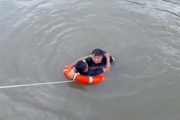 Tin tức trong ngày - Thanh niên chới với trên dòng kênh và phản ứng cực nhanh của cảnh sát