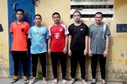 Mang hung khí xông vào đám cưới, chém 4 người trọng thương