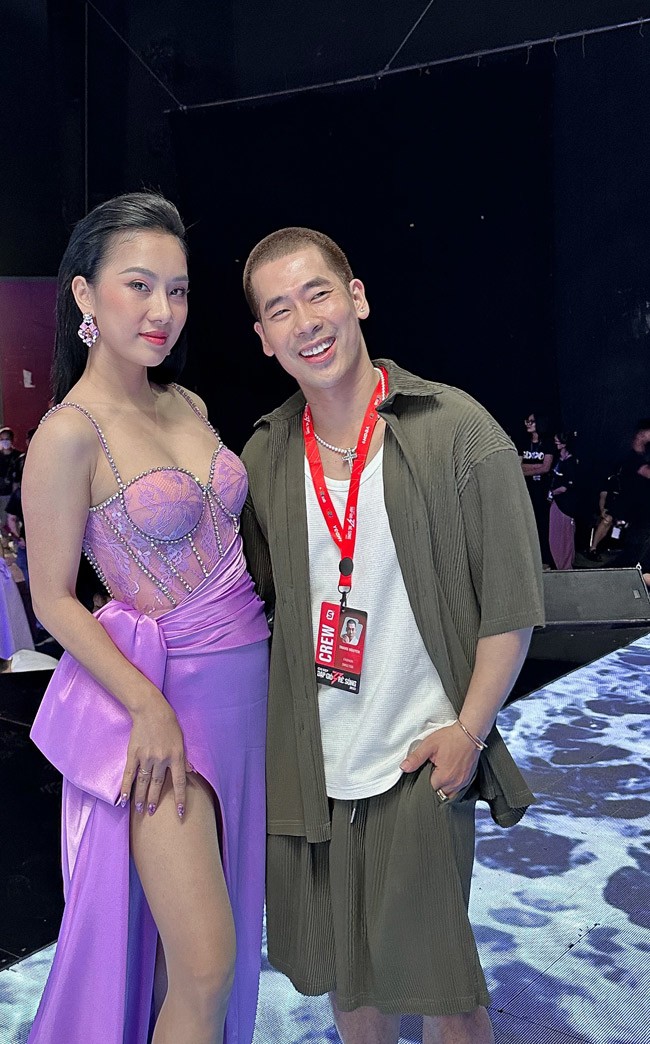 Travis cũng có kinh nghiệm làm các chương trình lớn như The Face, The Remix… anh được kỳ vọng trở thành nhân tố làm nên thành công cho Chị đẹp đạp gió rẽ sóng mùa đầu tiên.