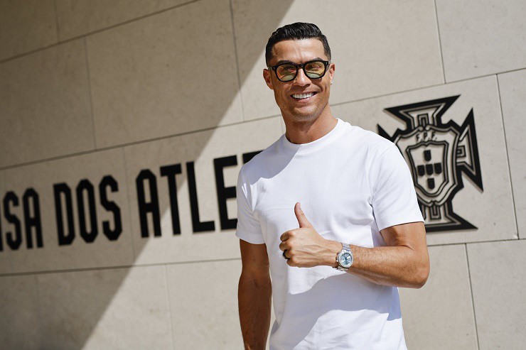 Ronaldo xuất hiện bảnh bao trong ngày hội quân ĐT Bồ Đào Nha