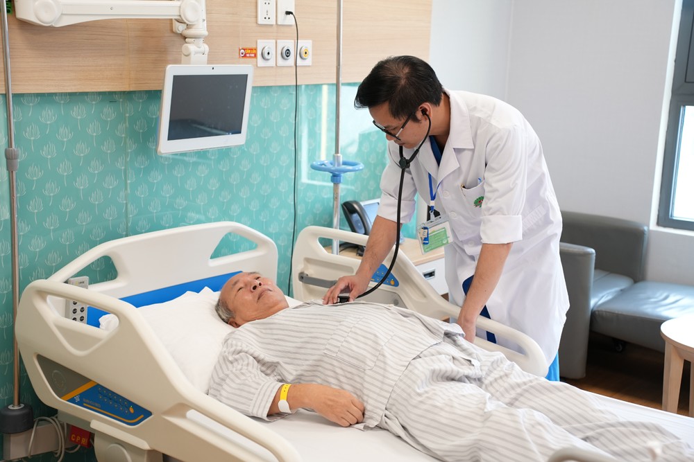 Sự ân cần của đội ngũ nhân viên Hồng Ngọc luôn để lại ấn tượng tốt đẹp với khách hàng