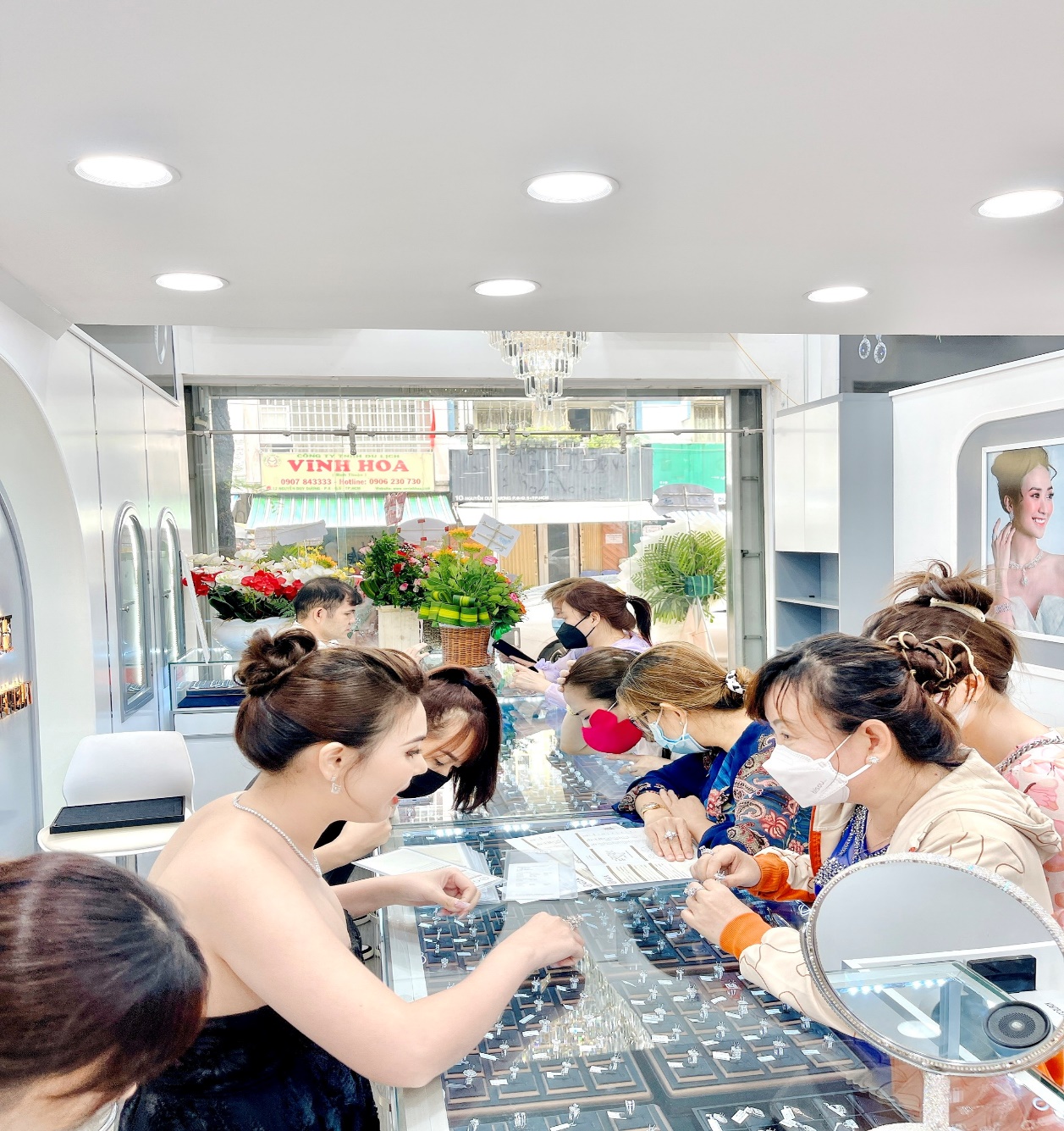 Sĩ Linh Luxury Diamond &amp; Jewelry luôn là lựa chọn tin cậy của nhiều người tiêu dùng.