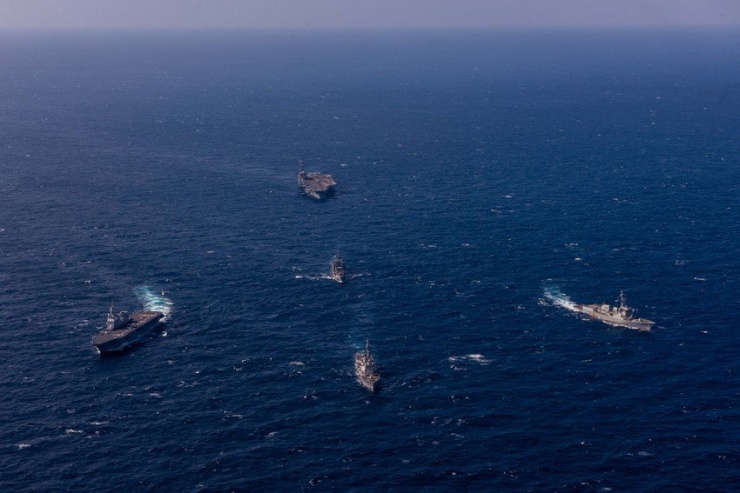 Tàu sân bay USS Ronald Reagan của Mỹ tập trận chống tàu ngầm với Hàn Quốc và Nhật hồi tháng 9. Ảnh: YONHAP