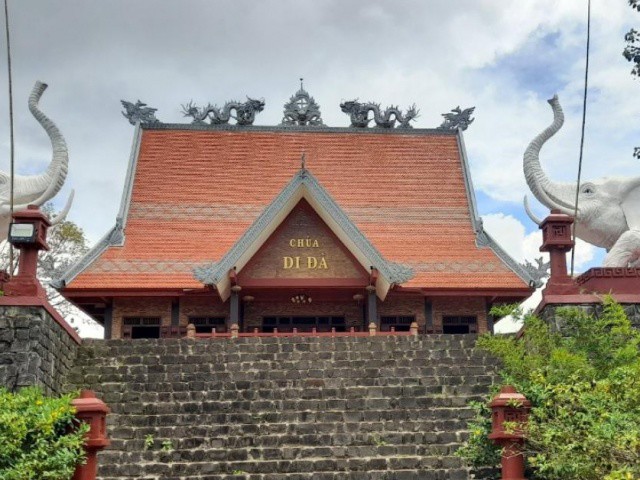 Ngôi chùa có kiến trúc độc đáo ở xứ sở sương mù