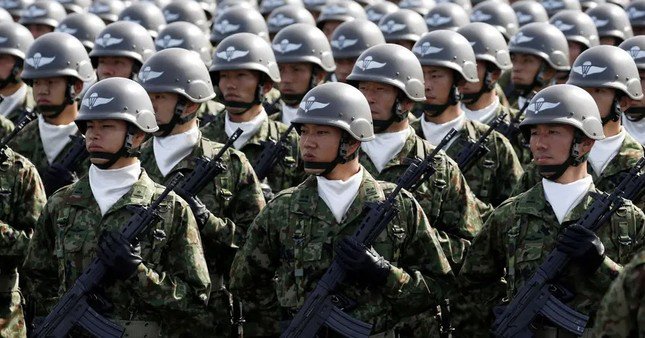 Quân đội Nhật Bản phải áp dụng một số biện pháp để đối phó với tình trạng thiếu người. (Ảnh: Reuters)