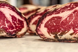 Media - Vì sao thịt bò để hàng tháng lại ngon hơn?