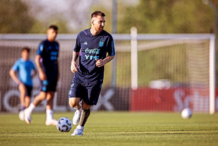 Messi đã trở lại tập luyện bình thường cùng ĐT Argentina