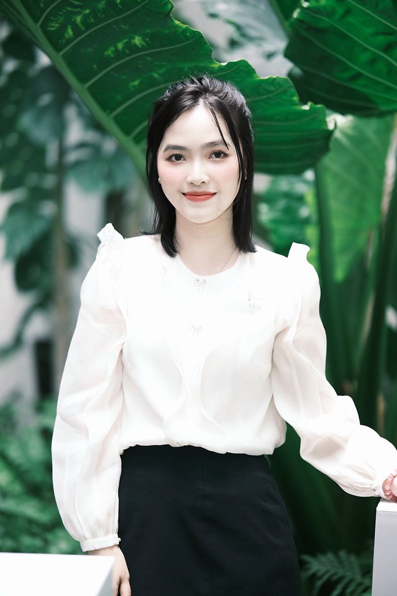 Bác sĩ Huỳnh Châu với kinh nghiệm và chuyên môn giỏi, đạt nhiều thành tích cao trong ngành da liễu.