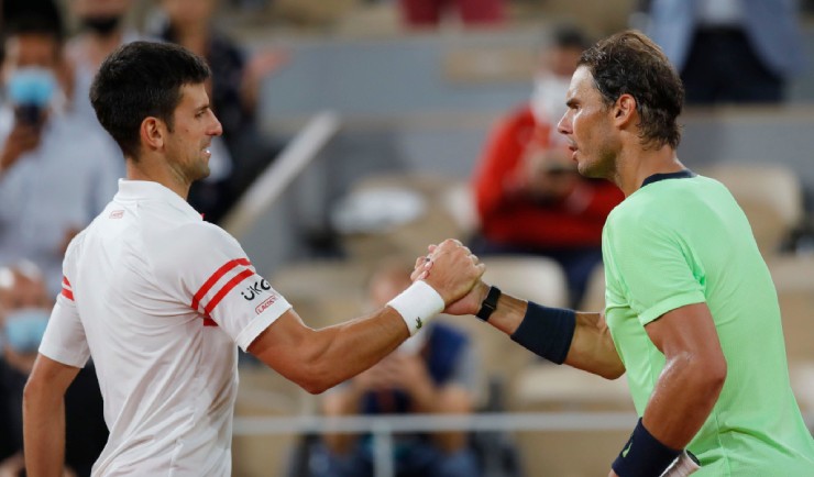 Djokovic (trái) tuyên bố không thích nhận xét của Nadal (phải) nhưng anh sẽ không nói "vì sao"