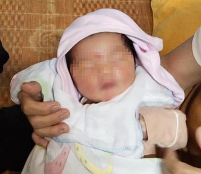 Bé gái bị bỏ rơi