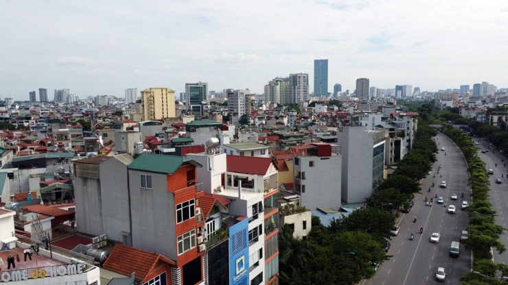 Sau vụ cháy chung cư mini ở phố Khương Hạ (quận Thanh Xuân, TP Hà Nội), gây thiệt hại nghiêm trọng về người, qua tìm hiểu của phóng viên, thực trạng xây dựng sai phép, cơi nới tầng tại các công trình ở Hà Nội diễn ra rất phổ biến.