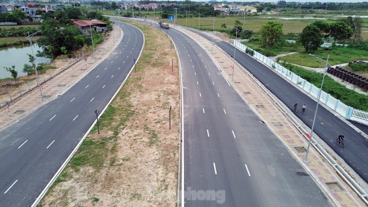 Đường kết nối khu đô thị vệ tinh Sóc Sơn với QL18 và Đại lộ Võ Nguyên Giáp (Hà Nội) chính thức được thông xe và đưa vào khai thác từ ngày 2/10 vừa qua.
