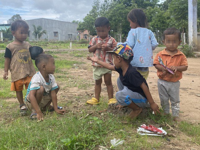 Những đứa trẻ sinh ra từ nạn tảo hôn ở vùng sâu, xa sẽ khó tiếp cận các chính sách an sinh xã hội (Ảnh minh họa)