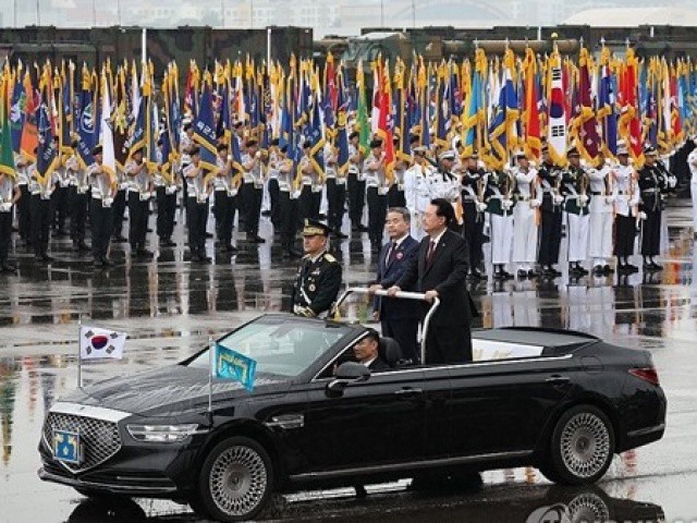 Hàn Quốc duyệt binh lớn nhất thập kỷ, gửi ”tín hiệu” đến Triều Tiên