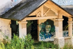 Tin tức trong ngày - Cận cảnh 15 "biệt thự ma" bỏ hoang nhiều năm tại Khu du lịch quốc gia hồ Tuyền Lâm