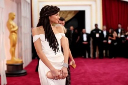 Thời trang - Học Zendaya cách mới để mặc áo corset