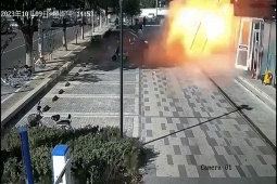 Phi thường - kỳ quặc - Video: Nhà hàng sắp khai trương bỗng thành đống đổ nát sau tiếng nổ kinh hoàng