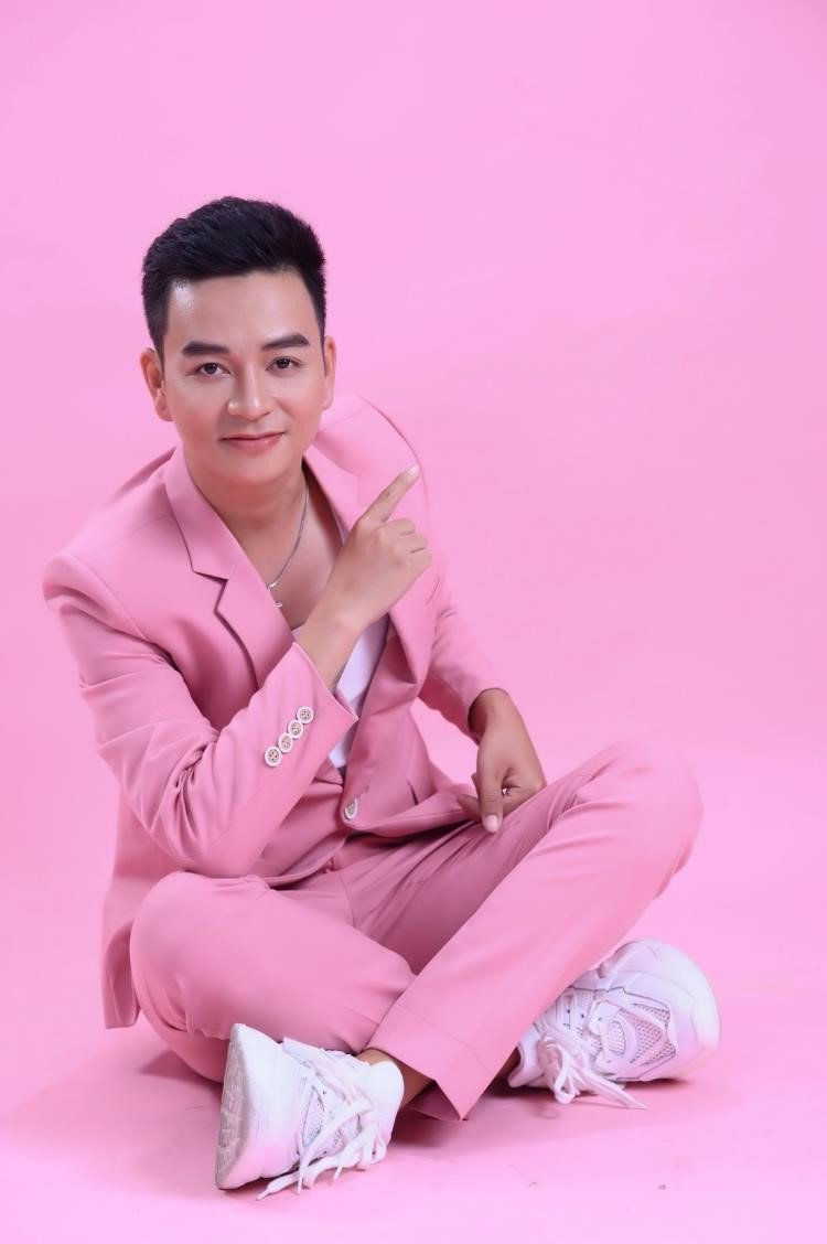 Nam ca sĩ mất tích 8 năm khỏi Vbiz bỗng dưng trở lại với hình ảnh hoàn toàn khác biệt - 1