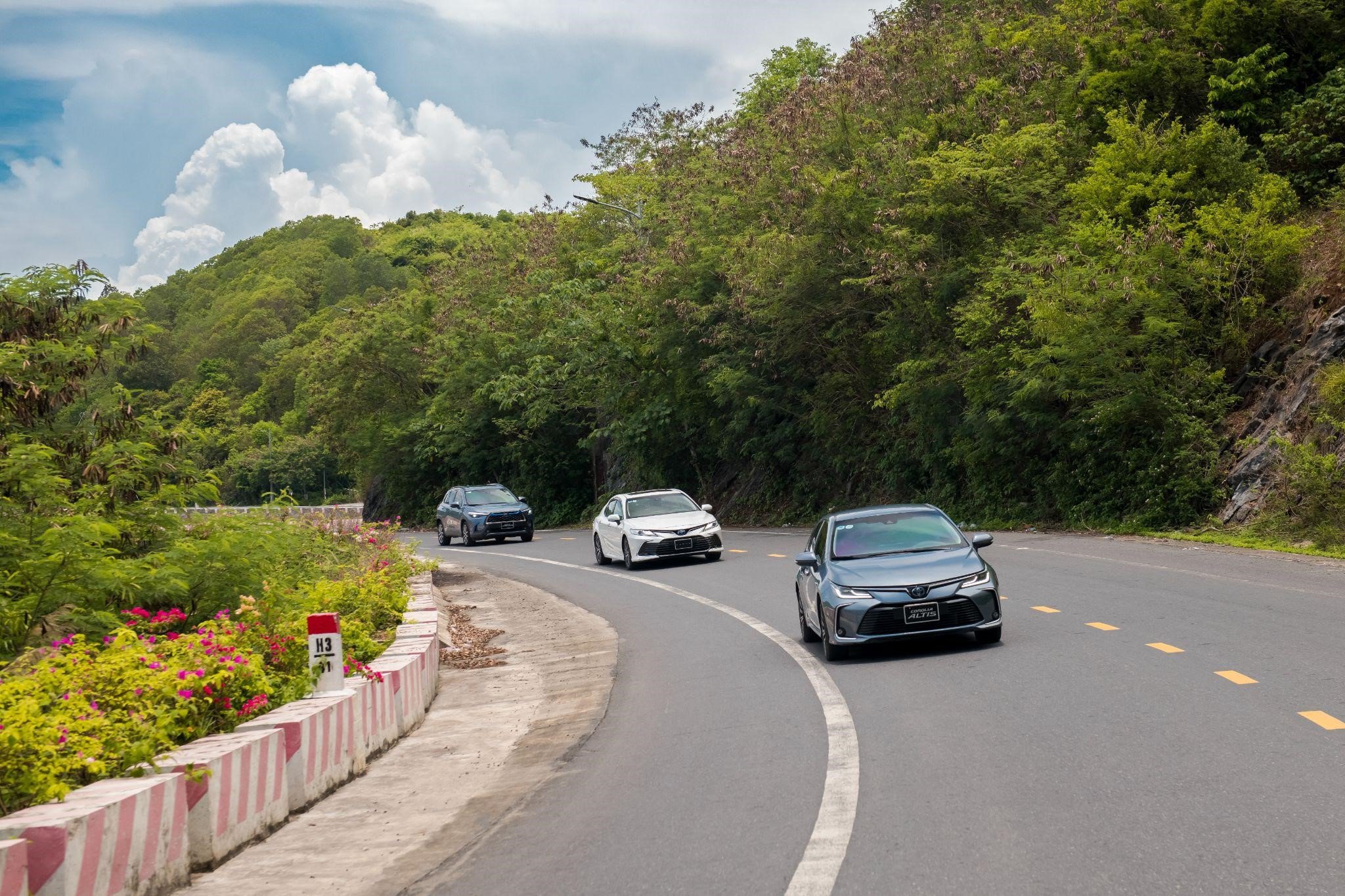 Toyota tiên phong phát triển xe hybrid, giảm phát thải tại Việt Nam.