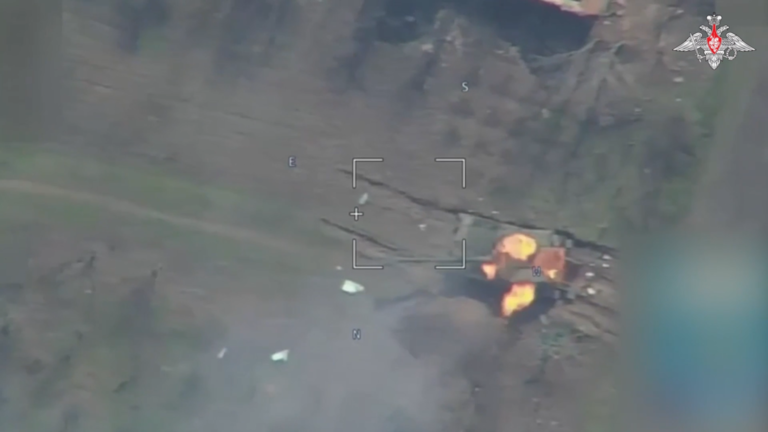 UAV Lancet phá hủy hoàn toàn pháo tự hành AS-90 do Anh cung cấp cho Ukraine.