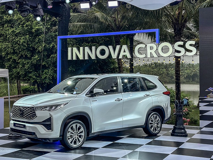 Toyota Innova Cross ra mắt thị trường Việt với mức giá cạnh tranh từ 810 triệu đồng - 1