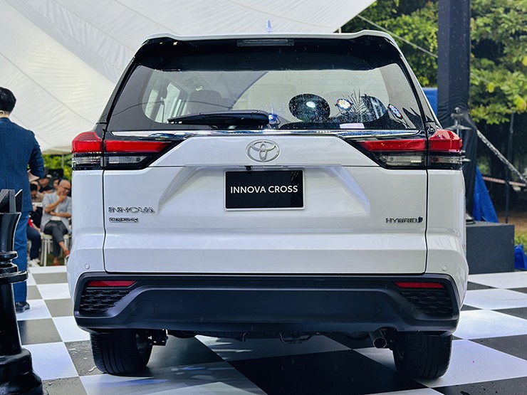 Toyota Innova Cross ra mắt thị trường Việt với mức giá cạnh tranh từ 810 triệu đồng - 3