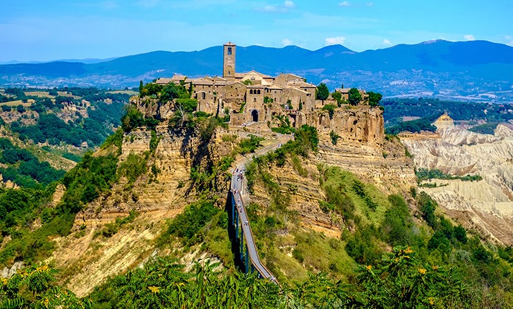 Thị trấn Civita di Bagnoregio nằm ở giáp ranh giữa Lazio và Umbria ở tỉnh Viterbo, Italia.
