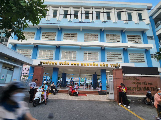 Trường Tiểu học Nguyễn Văn Trỗi, quận Tân Bình, TPHCM) nơi xảy ra sự việc