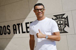 Ronaldo bảnh bao hội quân ĐT Bồ Đào Nha, háo hức nối dài kỷ lục ghi bàn