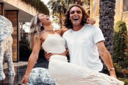 Thể thao - "Lãng tử" Tsitsipas "thua như cơm bữa", bạn gái Badosa bị đổ lỗi