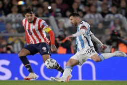 Bóng đá - Video bóng đá Argentina - Paraguay: Cột dọc "ám" Messi, mãn nhãn siêu phẩm (Vòng loại World Cup)