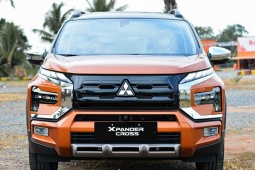 Tin tức ô tô - Giá xe Mitsubishi Xpander Cross lăn bánh tháng 10/2023, hỗ trợ 50% LPTB và quà tặng