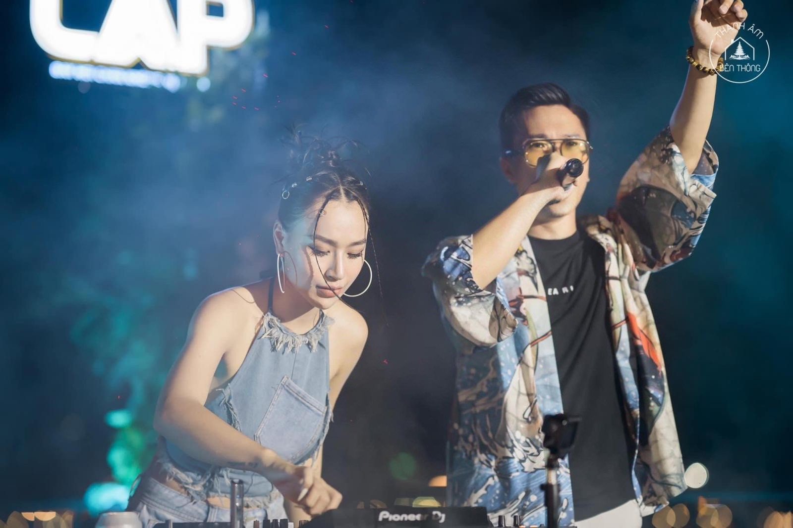 MC Hải Long tràn đầy năng lượng với vai trò MC Hype cùng DJ Tít trong lễ hội âm nhạc