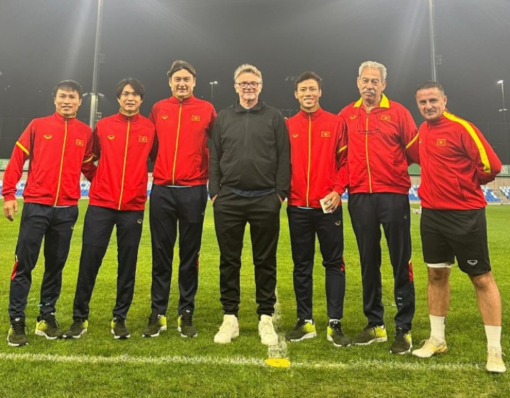 Nhóm cầu thủ không thi
đấu hôm nay