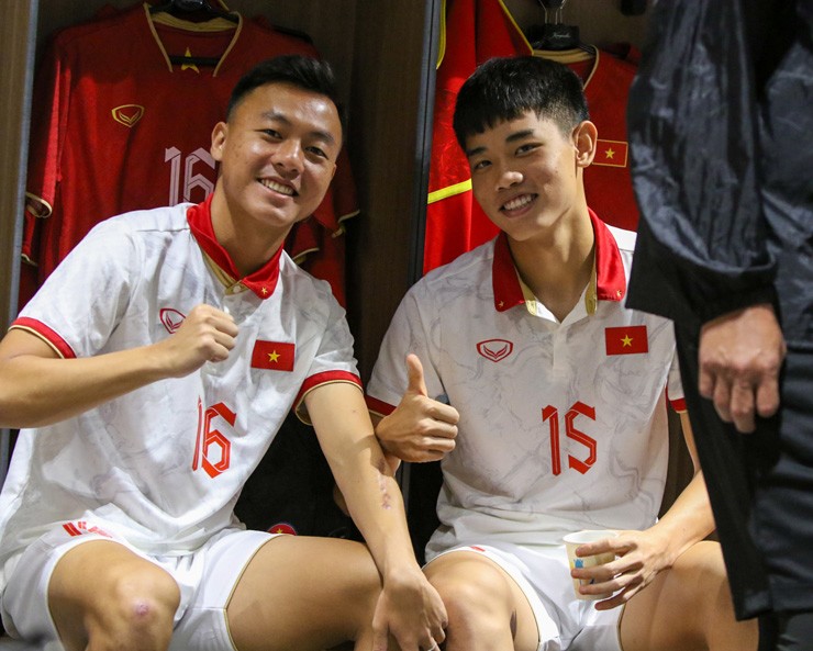 Trực tiếp bóng đá ĐT Việt Nam - Uzbekistan: Nỗ lực vô vọng (Giao hữu) (Hết giờ) - 1