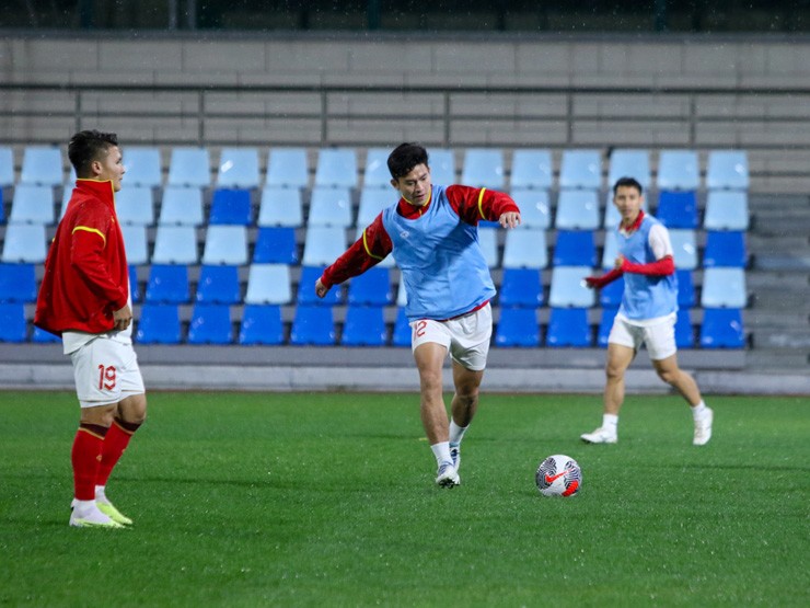 Trực tiếp bóng đá ĐT Việt Nam - Uzbekistan: Nỗ lực vô vọng (Giao hữu) (Hết giờ) - 10