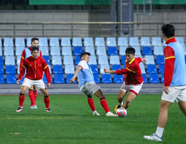 Trực tiếp bóng đá ĐT Việt Nam - Uzbekistan: Nỗ lực vô vọng (Giao hữu) (Hết giờ) - 11