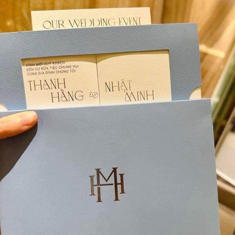 Thiệp cưới của siêu mẫu Thanh Hằng và nhạc trưởng Nhật Minh được hé lộ.