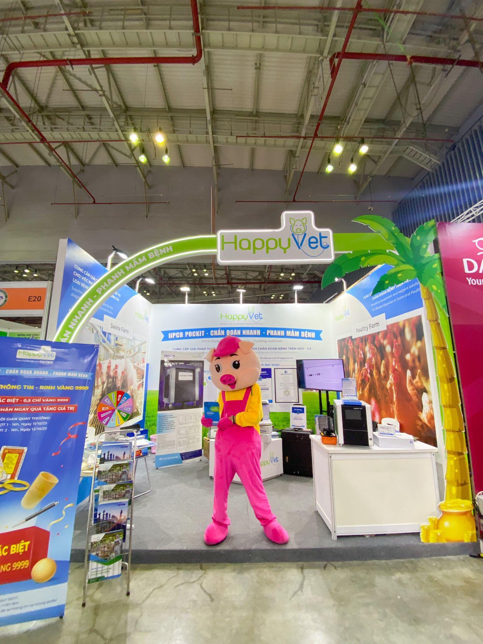 Gian hàng HappyVet nổi bật giữa triển lãm Vietstock 2023.