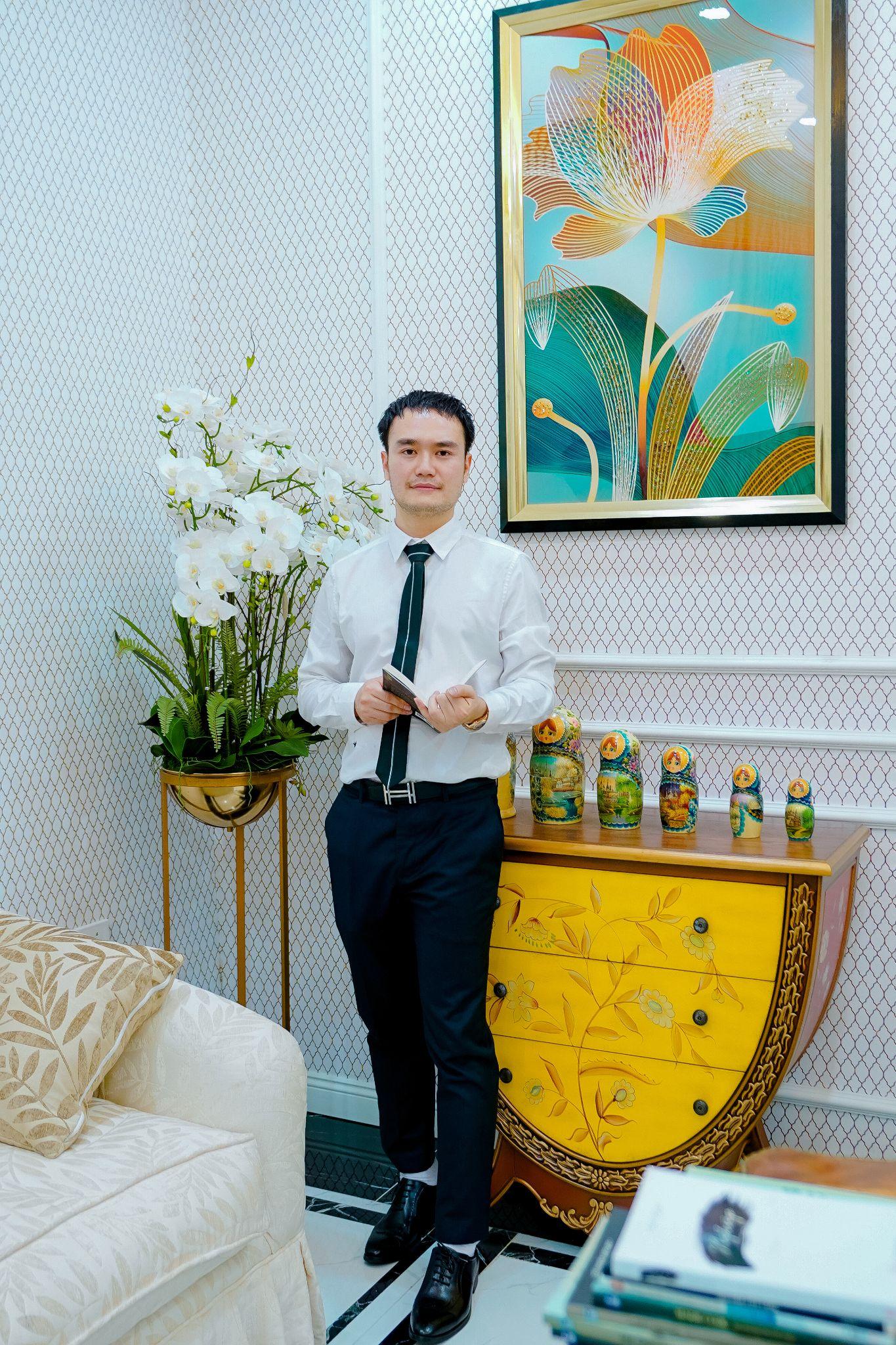 Con đường lập nghiệp của Trần Hoàn cũng gặp không ít khó khăn, trắc trở