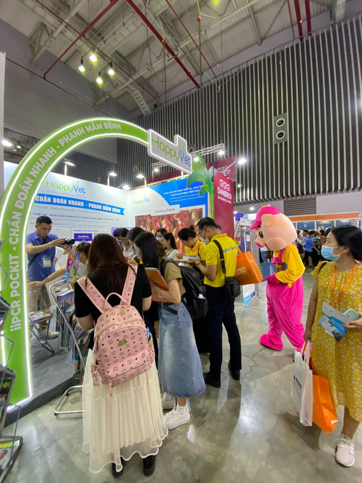 Rất nhiều khách hàng quan tâm đến các sản phẩm của HappyVet.